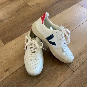 Veja’s V-10 Size 37